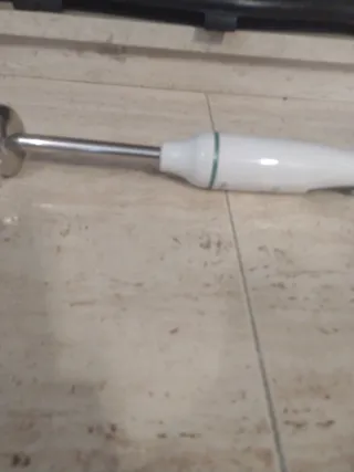 Batidora de mano blanca