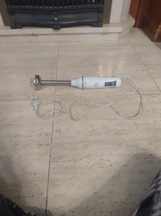 Batidora de mano blanca