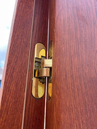 Puerta de madera de cerezo con cristal