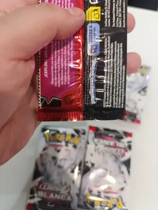 Caja Pokémon Llama Blanca (Español)