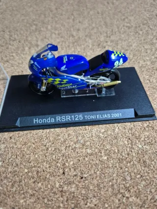 Maqueta Moto GP Honda RSR 125 Toni Elias 2001