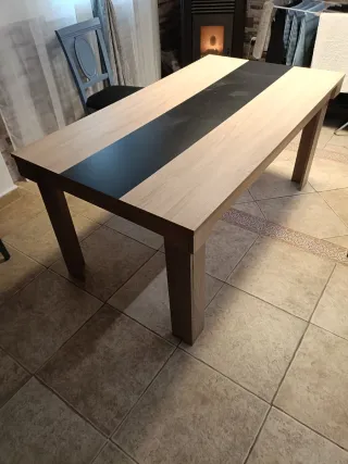 Mesa de comedor moderna