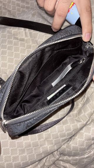 Riñonera Guess Negra Original