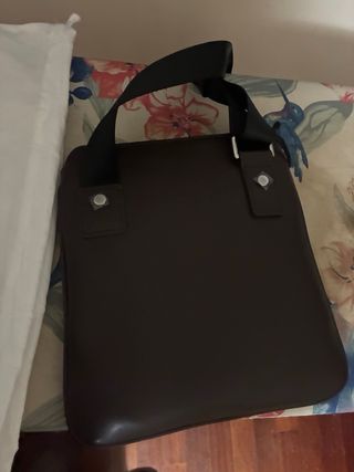 Bolsito Guess Marrón Unisex