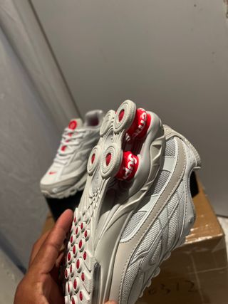 Zapatillas Nike Shox Blancas y Plateadas