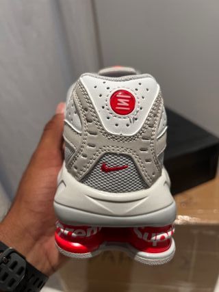 Zapatillas Nike Shox Blancas y Plateadas