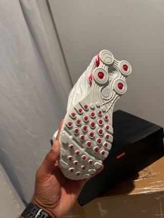 Zapatillas Nike Shox Blancas y Plateadas