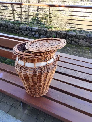 Cesto de mimbre con tapa