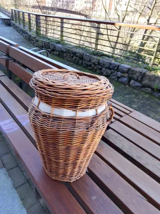 Cesto de mimbre con tapa