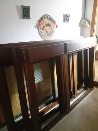 5 Ventanas de aluminio color madera