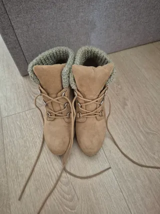 Botines beige con tejido