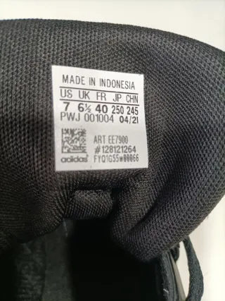 Zapatillas Adidas Negras y Blancas nuevas!