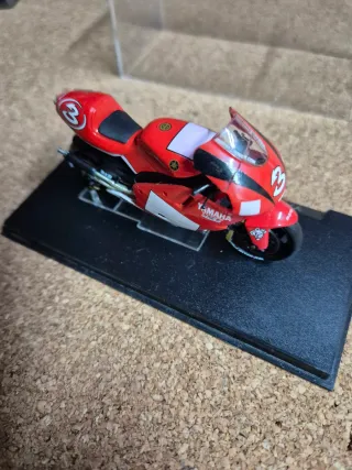 Maqueta Moto Yamaha YZR500 Max Biaggi