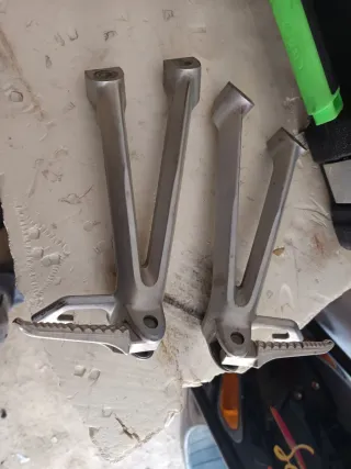 Estriberas trasera de suzuki gsxr k7 del 2007