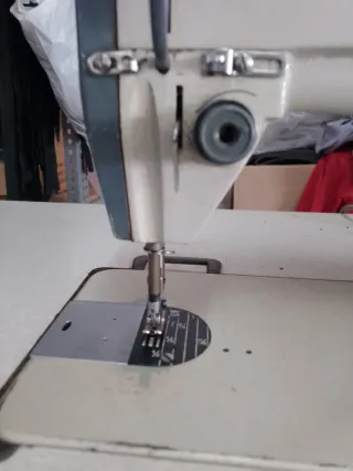 Máquina de coser industrial TYPICAL