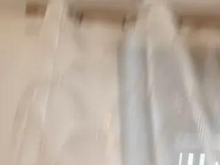 Cortinas blancas y doradas con barra
