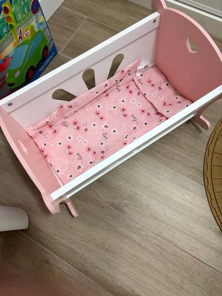 Cuna de madera para muñecas