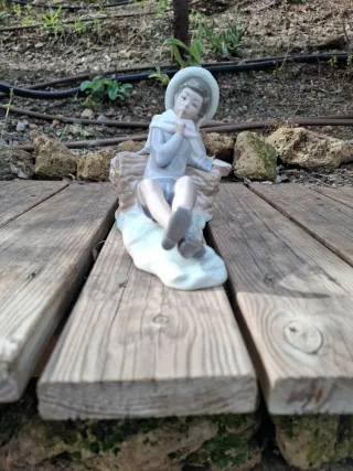 Figura de porcelana niño LLADRÓ