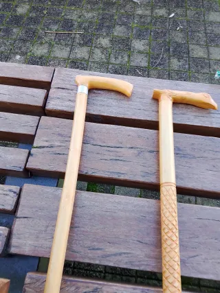 Bastones artesanales de madera 27€cada uno