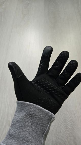 Guantes deportivos negros