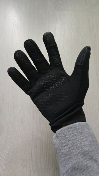 Guantes deportivos negros