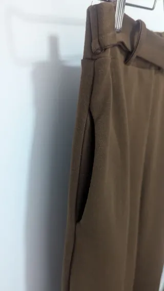 Pantalón globo marrón con cinturón