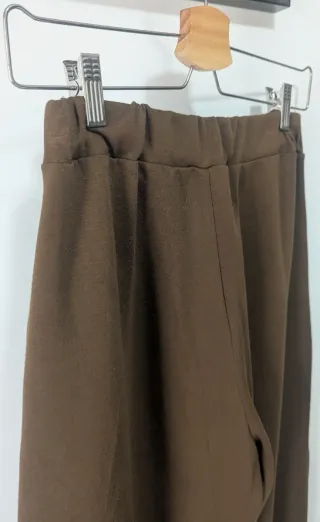 Pantalón globo marrón con cinturón