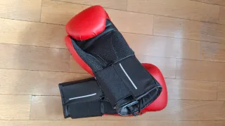 Guantes de boxeo Outshock rojos y negros
