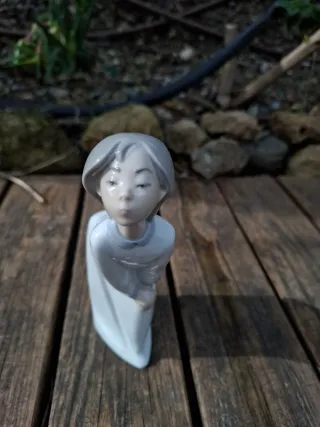 Figura de porcelana niña LLADRÓ