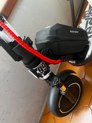 Patinete Eléctrico Red Bull