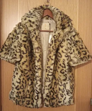Chaqueta Corta Estampado Leopardo.