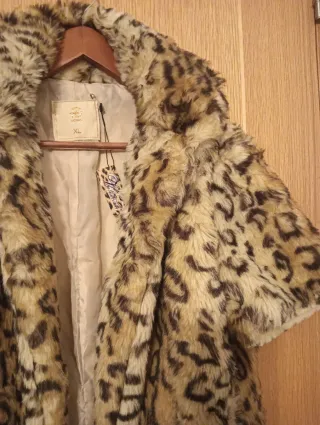 Chaqueta Corta Estampado Leopardo.