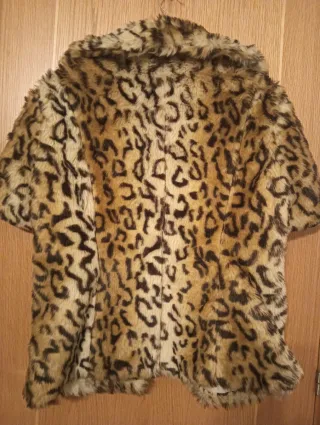 Chaqueta Corta Estampado Leopardo.