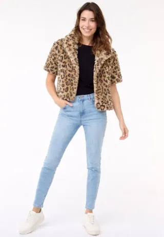 Chaqueta Corta Estampado Leopardo.