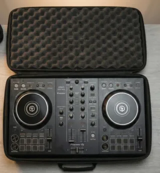Pack DJ: Pioneer DDJ-400 + Maletín + Headphones