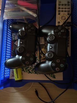 PS4 (PlayStation 4) Negra + 1 mando original