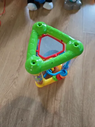 Triángulo de actividades para bebés