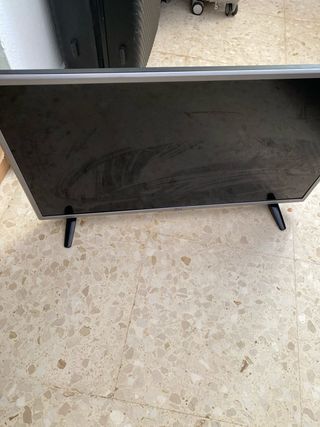 Televisor Negro y Plateado