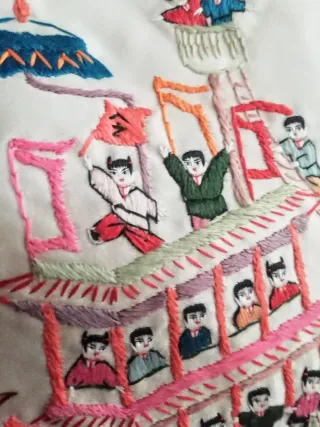 Antico arazzo cinese in seta ricamato a mano