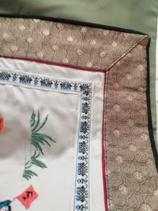 Antico arazzo cinese in seta ricamato a mano