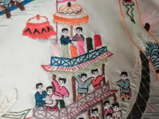 Antico arazzo cinese in seta ricamato a mano