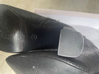 Botines negros con estampado floral