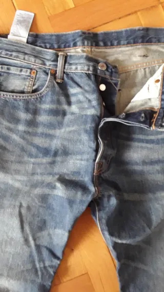 Pantalones vaqueros azules Levi's 501.