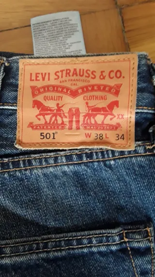 Pantalones vaqueros azules Levi's 501.