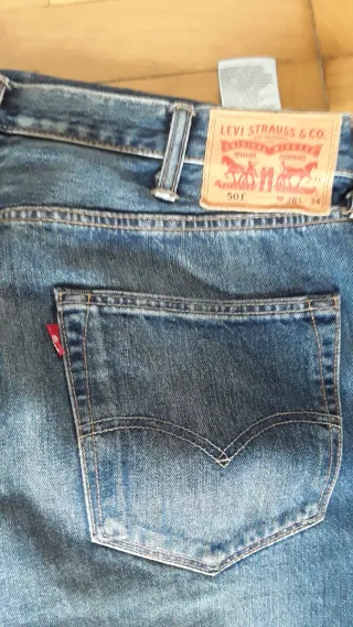 Pantalones vaqueros azules Levi's 501.