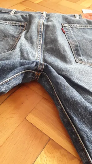 Pantalones vaqueros azules Levi's 501.