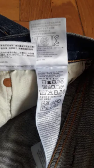 Pantalones vaqueros azules Levi's 501.