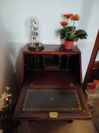 ESCRITORIO DE MADERA ANTIGUO