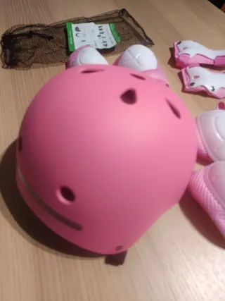 Casco y protecciones infantiles rosa