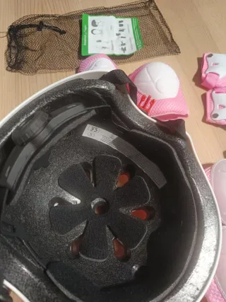 Casco y protecciones infantiles rosa